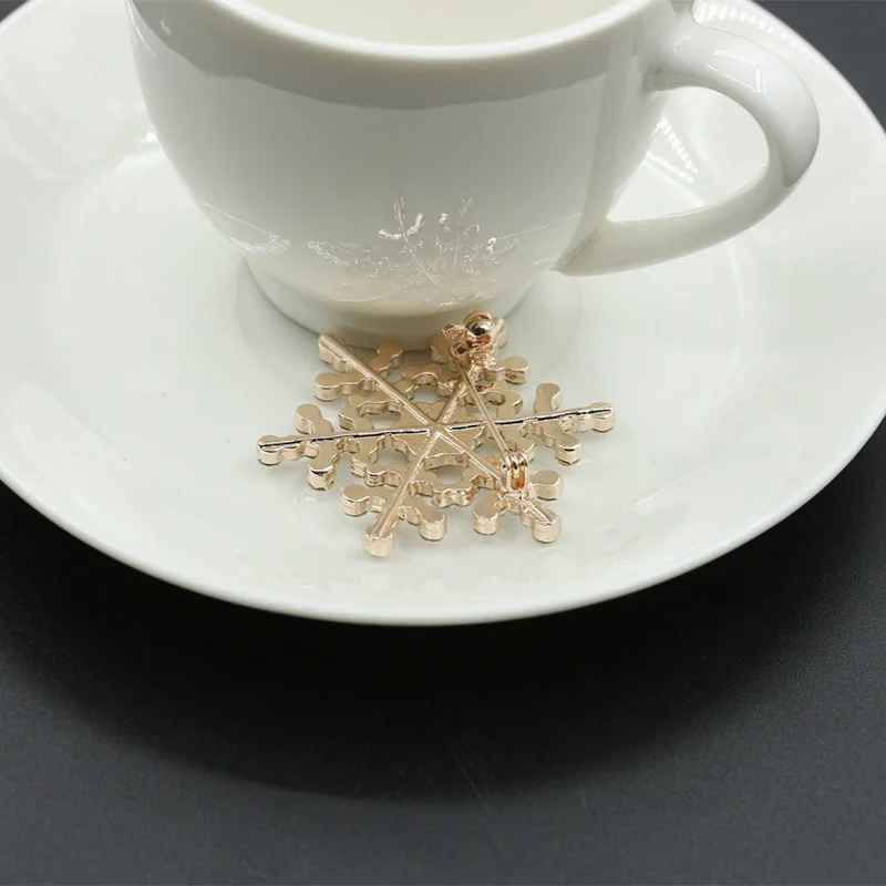 10 шт./лот стразы брошь Снежинка булавки для женщин и мужчин позолоченные