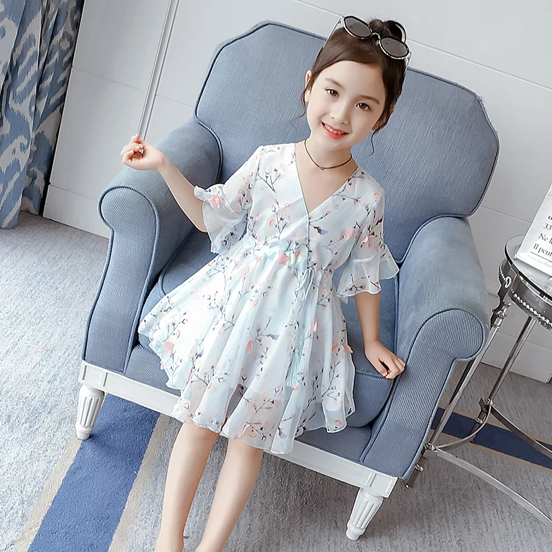 Шифоновое платье с V-образным вырезом и расклешенными рукавами | Детская одежда