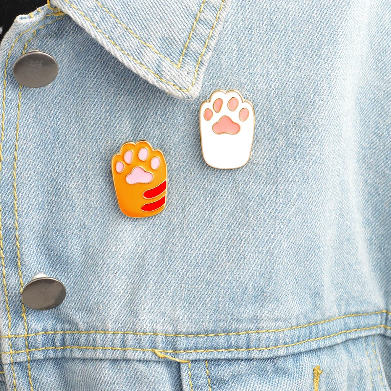 

2PCS/SET Orange & White Paw Foot Print Enamel pins Brooches set One pair pin Denim Jackets Jeans Accessories Paw Jewelry