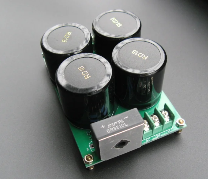 Усилитель в комплекте конвертер 35 А четыре конденсаторных фильтра 10000 мкФ плата