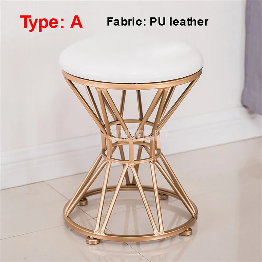 white A type Круглый стул для макияжа, пуфик, мягкая подушка, Луи Мода, минималистичный Европейский стиль, железный арт, мебель для спальни - Цвет: white A type