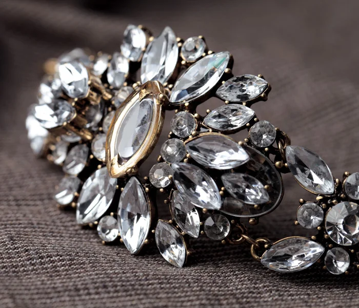 Многоцветный и прозрачный акриловый кристаллический кластер цветочный