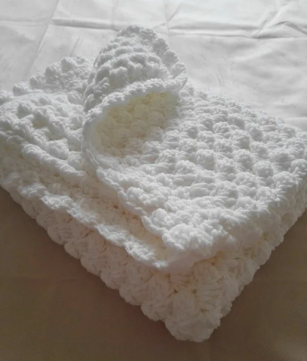 Детское одеяло/шаль ручной работы белого цвета Идеальный подарок для крестин