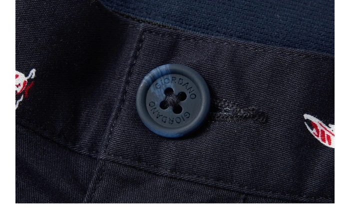 Giordano повседневные зауженные шорты из натурального хлопка slim fit,с вышивками на них,имеется три варианта окраса