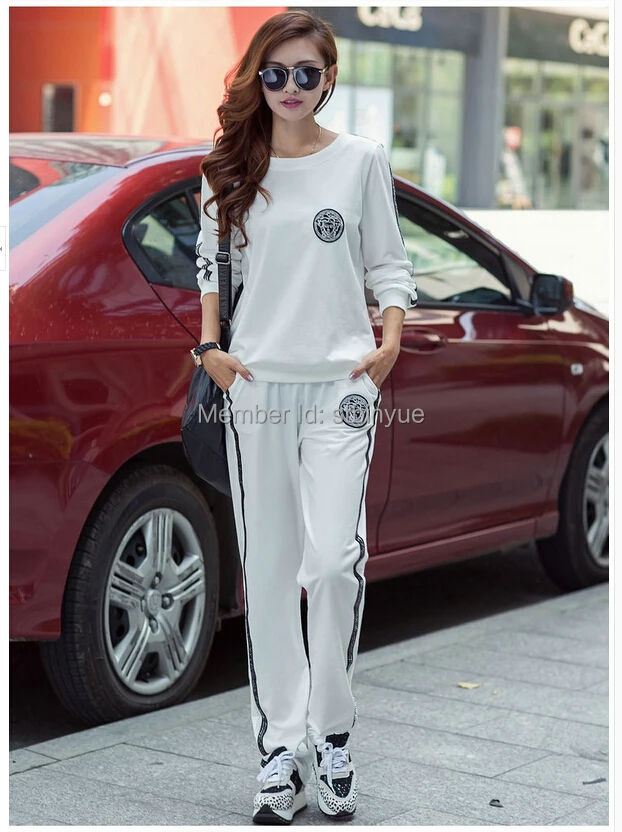 Top Quality European Hot Sale Fashion Design Sports Costumes Women Leisure Round Collar Fleece Tracksuit |