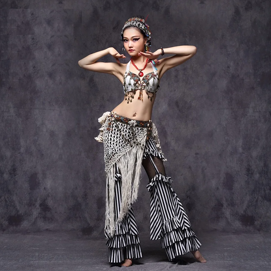 Костюм для танца живота из бюстгальтера длинных брюк и пояса на бедрах |