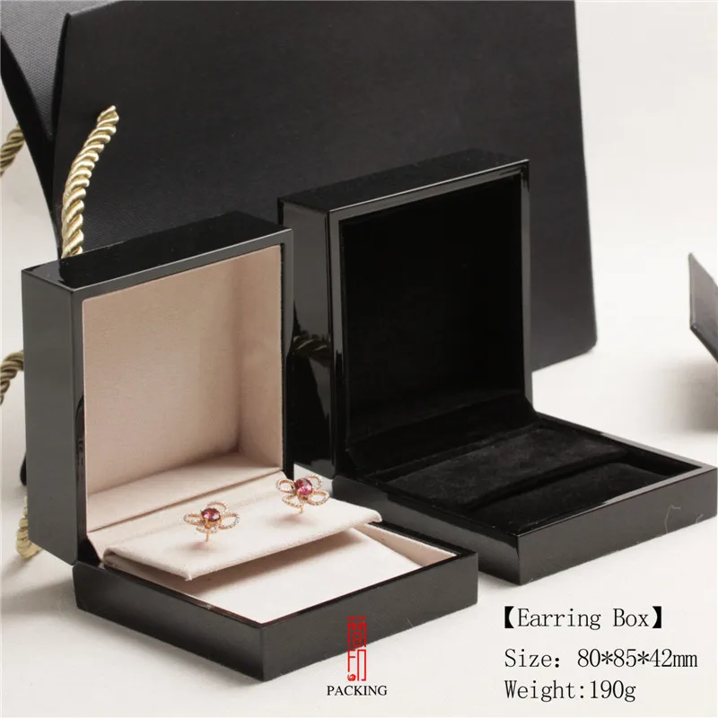 

Black Paint Portative Upmarket Brand jewelry Box Dedicated Earring Box Dangle Clip Stud and Hoop Earring Boxes Wedding Favors