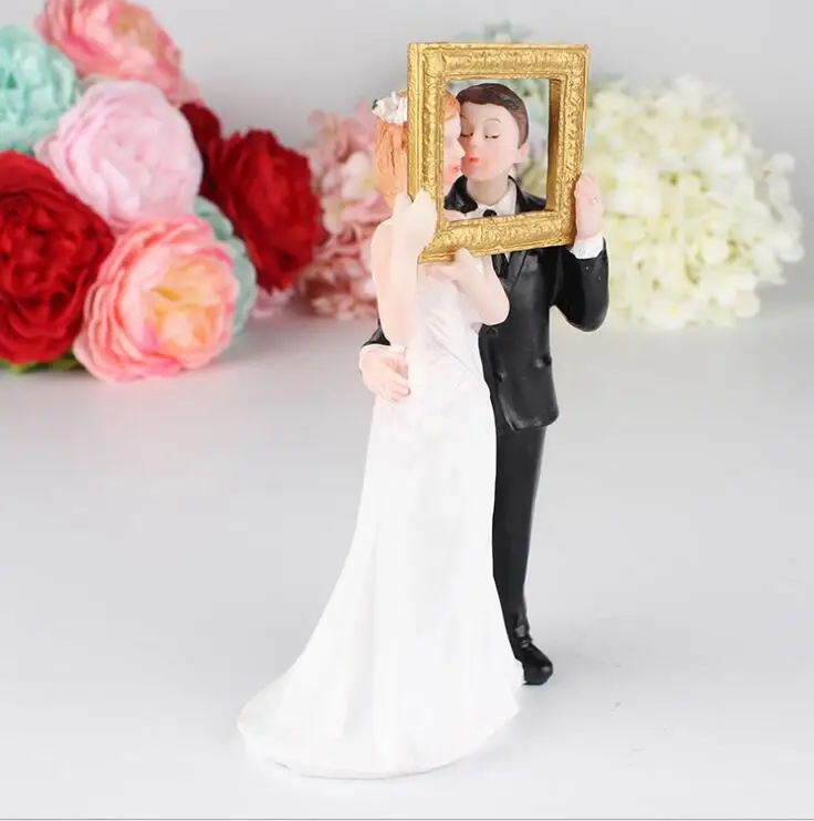 Бесплатная доставка: фоторамка для свадебного подарка, фигурка идеальной пары на свадебном тортике.