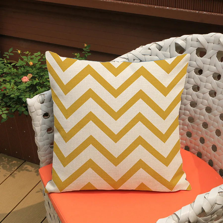 Наволочка с зелеными и красными волнистыми полосками Геометрическая подушка