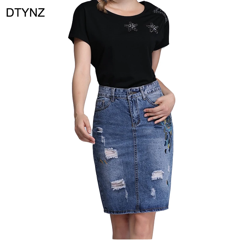 

Юбка женская джинсовая с завышенной талией, повседневная пикантная трапециевидная юбка до колен с дырками, юбка-карандаш с вышивкой, на лет...