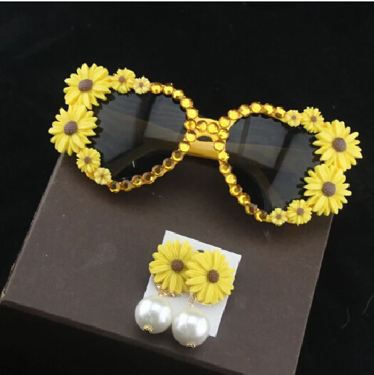 

Fashion New Arrive Accessories Chrysanthemum Temperament Pearl Jewelry Flower Drop Earrings For Women Flower Sunglasses Set