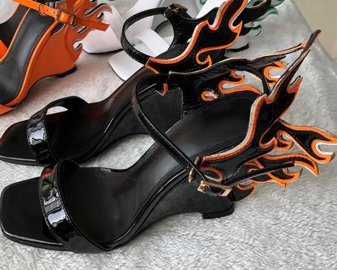 black orange wing Vienantin/Новинка года; стильные босоножки на высокой танкетке с крыльями пламени; женская обувь для вечеринок из лакированной кожи; цвет белый, оранжевый; женские туфли-лодочки - Цвет: black orange wing