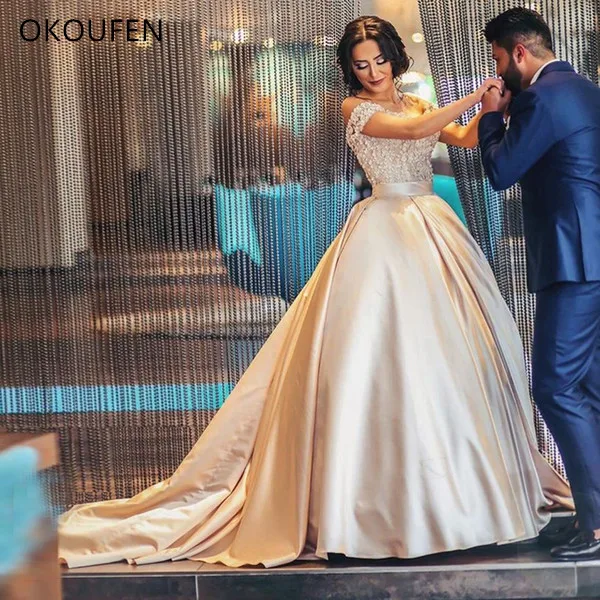 

2021 Champagne Ball Gown Quinceanera Dresses Off Shoulder Appliques Lace Satin Plus Size Saudi Arabic Prom Dresses Sweet 15 16