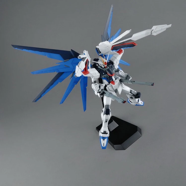 Мобильный костюм Bandai Gundam СВОБОДА 2 0 MG 1/100 Аниме фигурки коллекционные