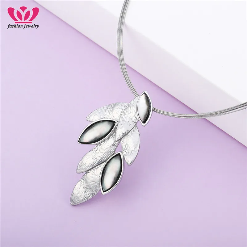 

Vintage Shell Leaf Pendant Necklace For Women Multi-layer Steel Wire Chain Necklace Gifts Female Sweater Jewelry Wholesale