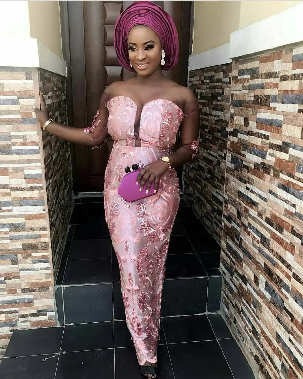 Кружевное платье бордового цвета с пайетками и сеткой высококачественное