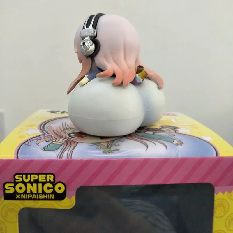Бесплатная доставка милые 2 &quotАниме Супер Sonico лежать на груди украшение