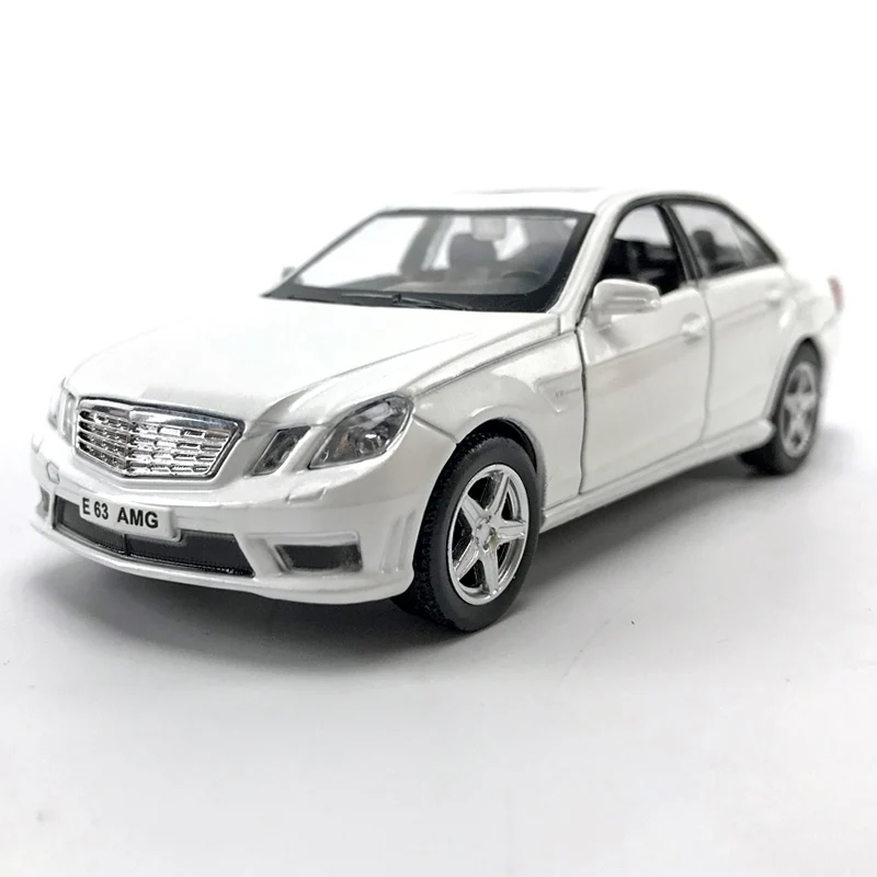 E63 white 1/36 Scale Simulation CLS63 G63 Q7 VW Bus Alloy Model Car Diecast Vehicle Toys Pull Back Metal Auto Collection Cars Toy For Kids - Цвет: E63 white