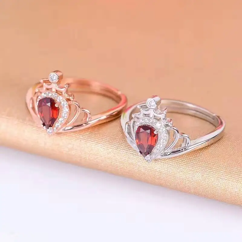 Модное кольцо короны принцессы 4*6 натуральный гранат цельное с короной из