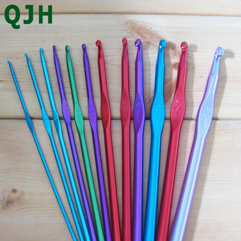 12Pcs Crochet Hooks Mix 2.0MM-8MM metal Grip Crochet Needle Set Yarn Craft Kit Knitting Accessory For Women Mom Gift