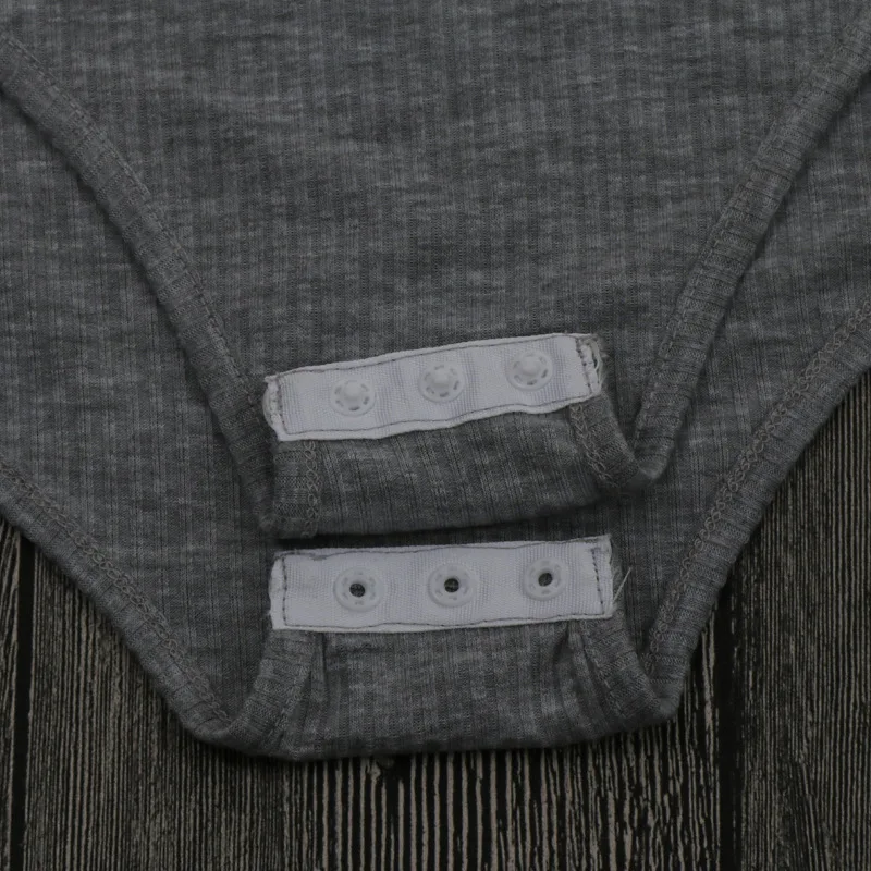 Серый однотонный вязаный сексуальный костюм в обтяжку с длинным рукавом для