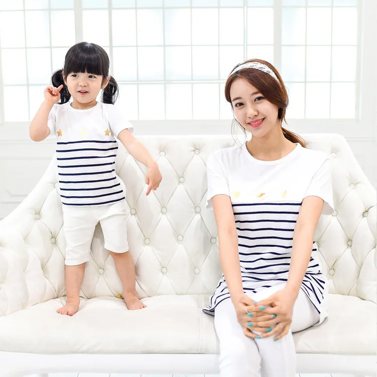 Одинаковая одежда для всей семьи летняя футболка с короткими рукавами мамы и