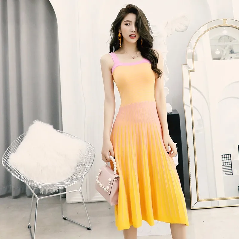 Летнее трикотажное платье 2019 квадратный воротник без рукавов хитовые цвета