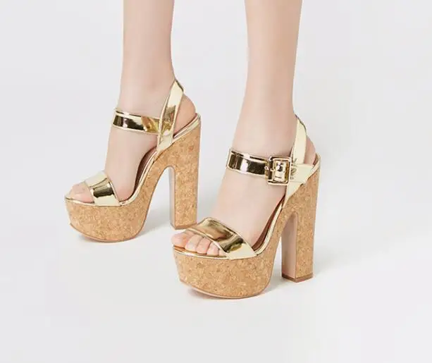 Новейшая модель женские босоножки на высоком каблуке из золотистой кожи