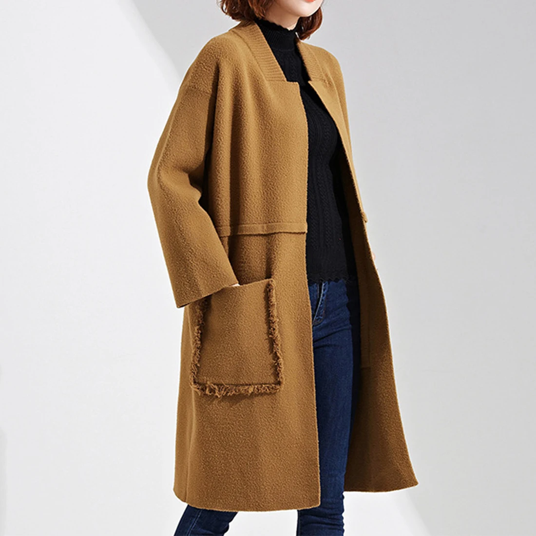 Женский вязаный кардиган с длинным рукавом и треугольным вырезом осенне