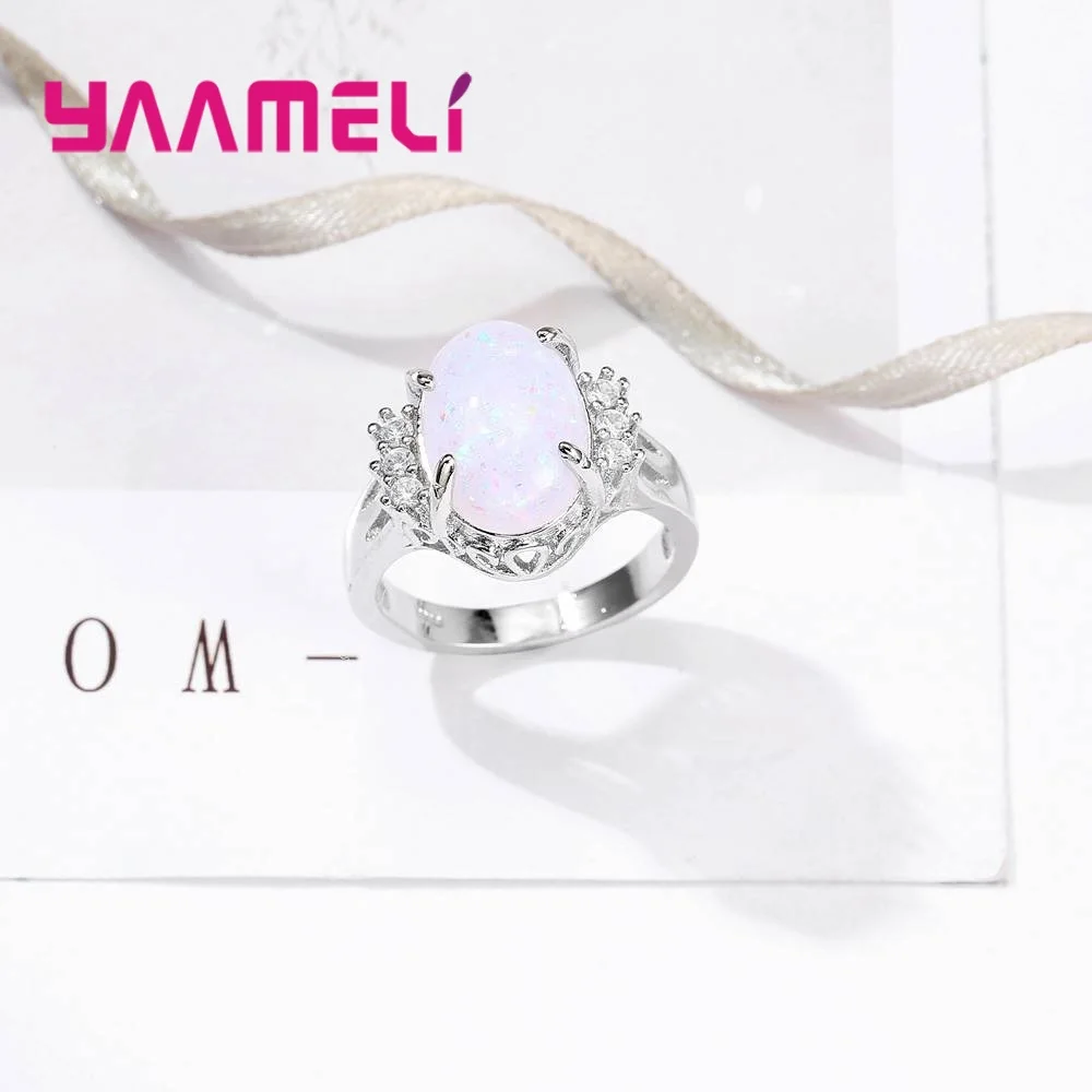 Женское кольцо с большим прозрачным опалом и фианитом ювелирное изделие из