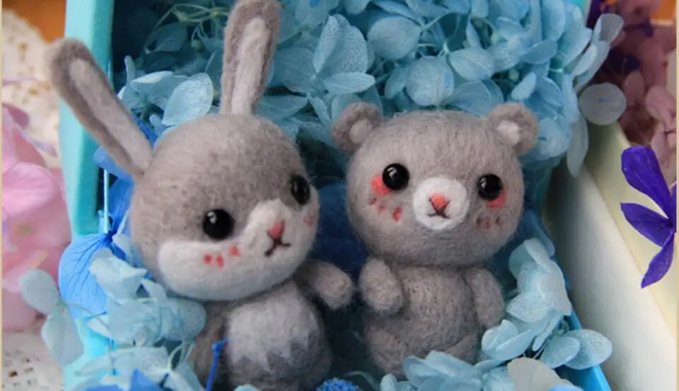 Пара кроликов медведь шерсть набор для валяния зеленые растения войлок сделай