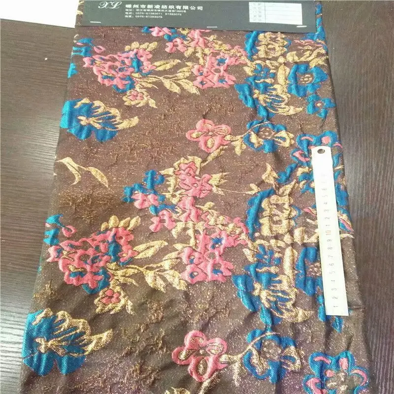 

Jacquard fabric three-dimensional rose gold jacquard rose fabric fabric autumn and winter fashion tapestry dress DGH02