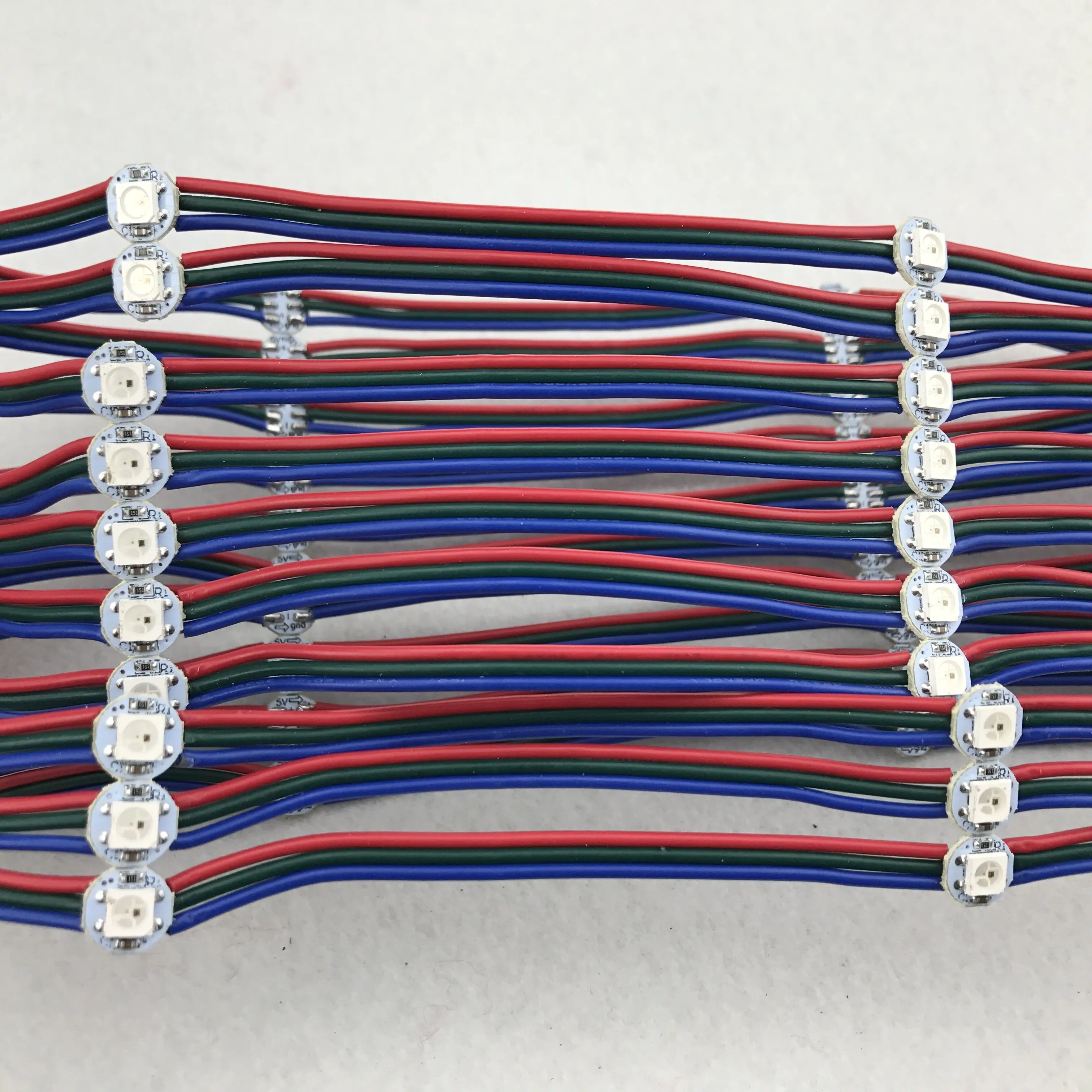 100 шт./струна DC5V WS2812B Модифицируемый rgb умный пиксельный свет С 3 контактным RGB