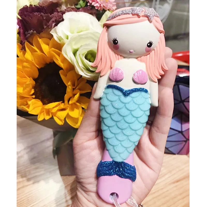 Disney Frozen Princess Comb Kids Gentle Anti-static for Girl 3D Princess Frozen Hair Brushes Mermaid Ariel Handle Hair Comb - Цвет: 2