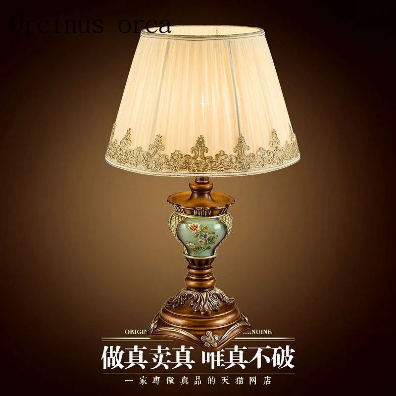 Европейский стиль ретро Резьба настольная лампа комната спальня прикроватная
