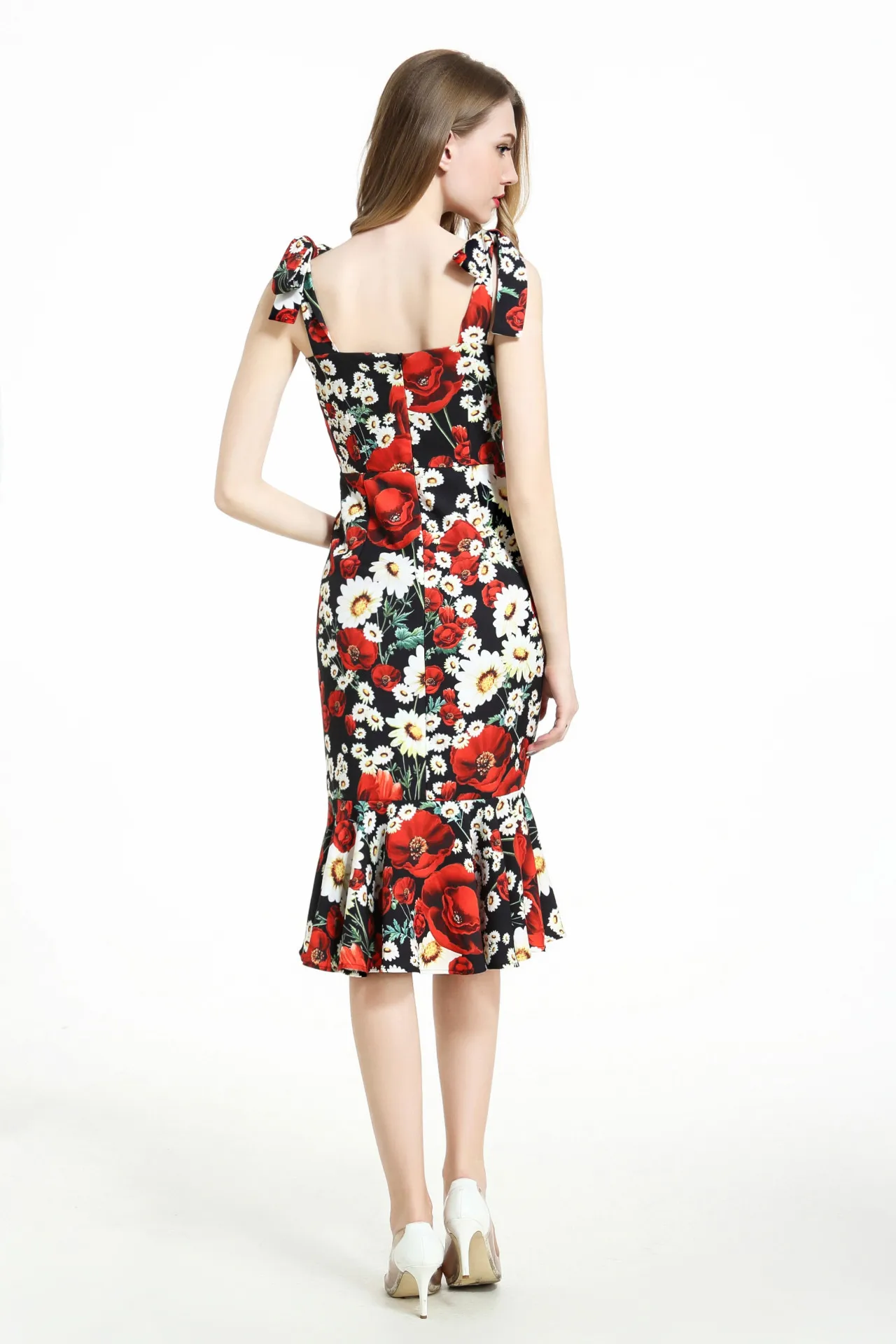 Подгоняйте женское летнее дизайнерское платье на тонких бретельках с галстуком