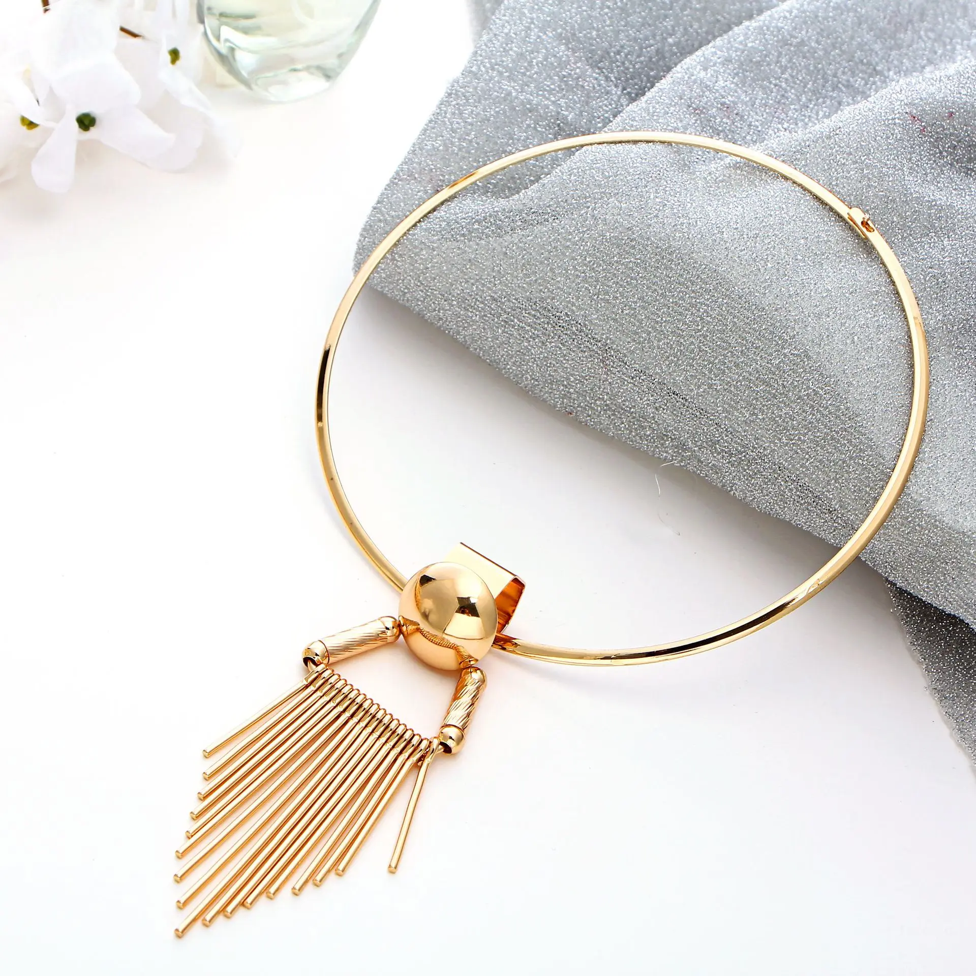 Ретро мода Изогнутые Зеркальный Металлический Воротник Биб Колье кисточкой