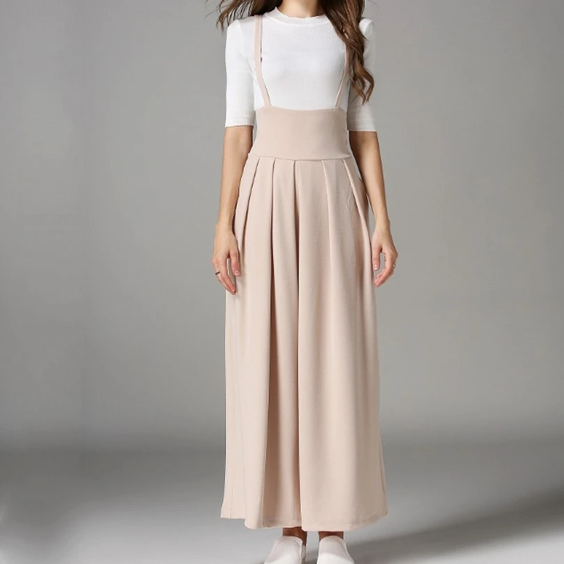 Женский комбинезон с широкими штанинами и перекрестными ремешками на спине