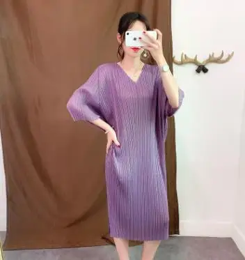 Фиолетовый Miyake fold платье с v-образным вырезом летнее Новое свободное платье плюс размер рукав летучая мышь Плиссированное женское платье sanzhai - Цвет: Фиолетовый