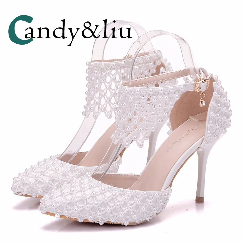 

Белые свадебные туфли с кружевом и жемчугом и бусинами, сетчатые босоножки с острым носком на высоком каблуке, с кисточками, для подружки не...