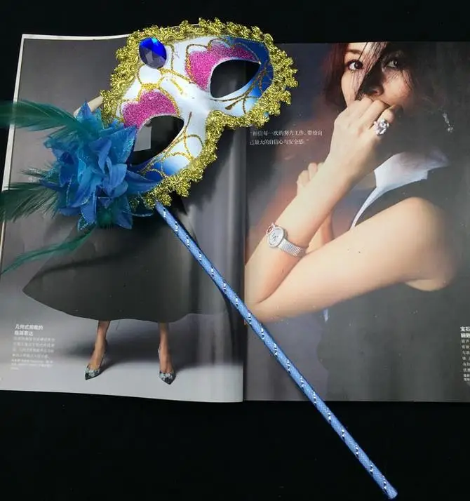 Венецианская Маскарадная маска с перьями цветами драгоценными камнями на