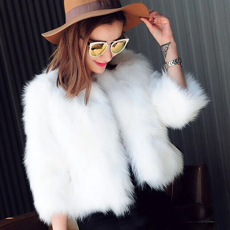 Женское теплое пальто из искусственного лисьего меха черная или белая короткая