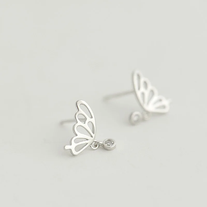 Женские серьги гвоздики из серебра S925 пробы с вставкой в виде бабочки