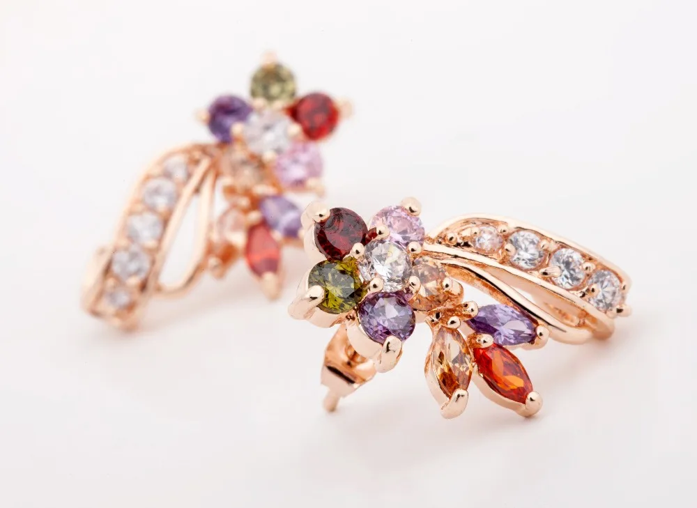 Роскошные серьги-гвоздики с цветами из розового золота цирконием класса ААА