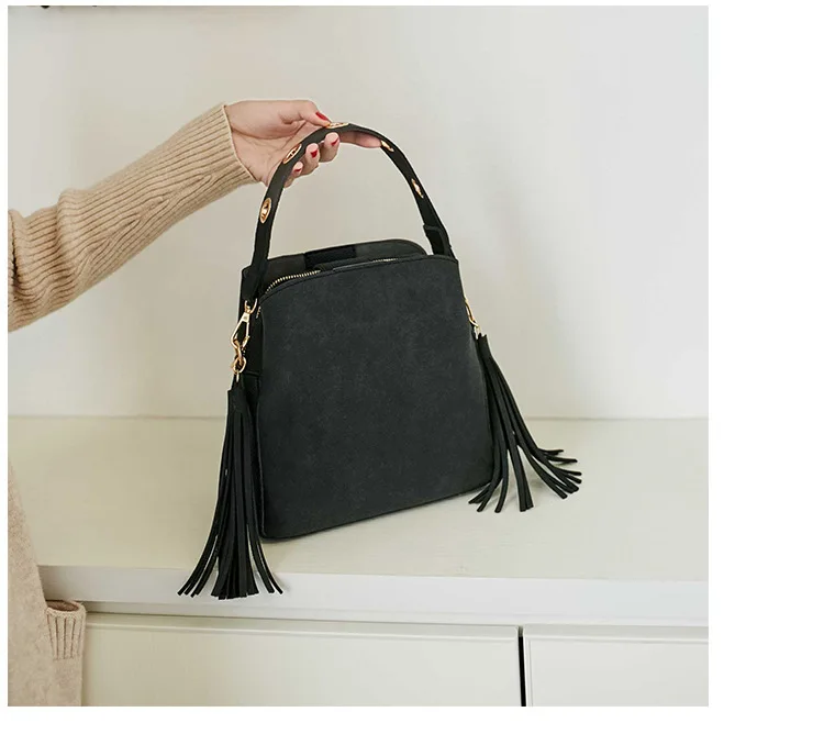 

New Exquisite Handbags Women's Bucket Bag Vintage Tassel Messenger Bag High Quality Retro Shoulder Bag Simple Crossbody Bag Tote