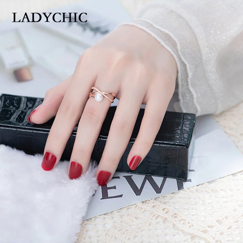 Женское кольцо с имитацией жемчуга LADYCHIC романтичное крестом из кубического