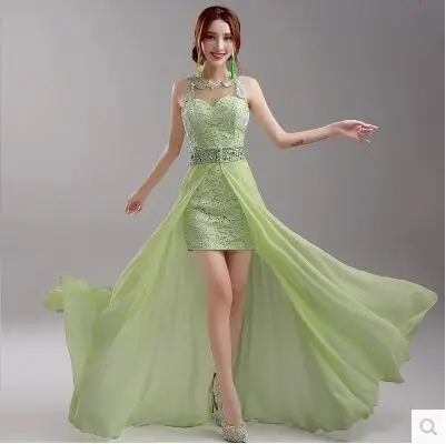 Модное зеленое платье с вырезом и вышивкой короткое спереди длинное сзади со