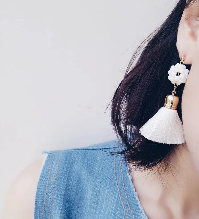 Женские круглые серьги Ajojewel белые с искусственным жемчугом длинные кисточками