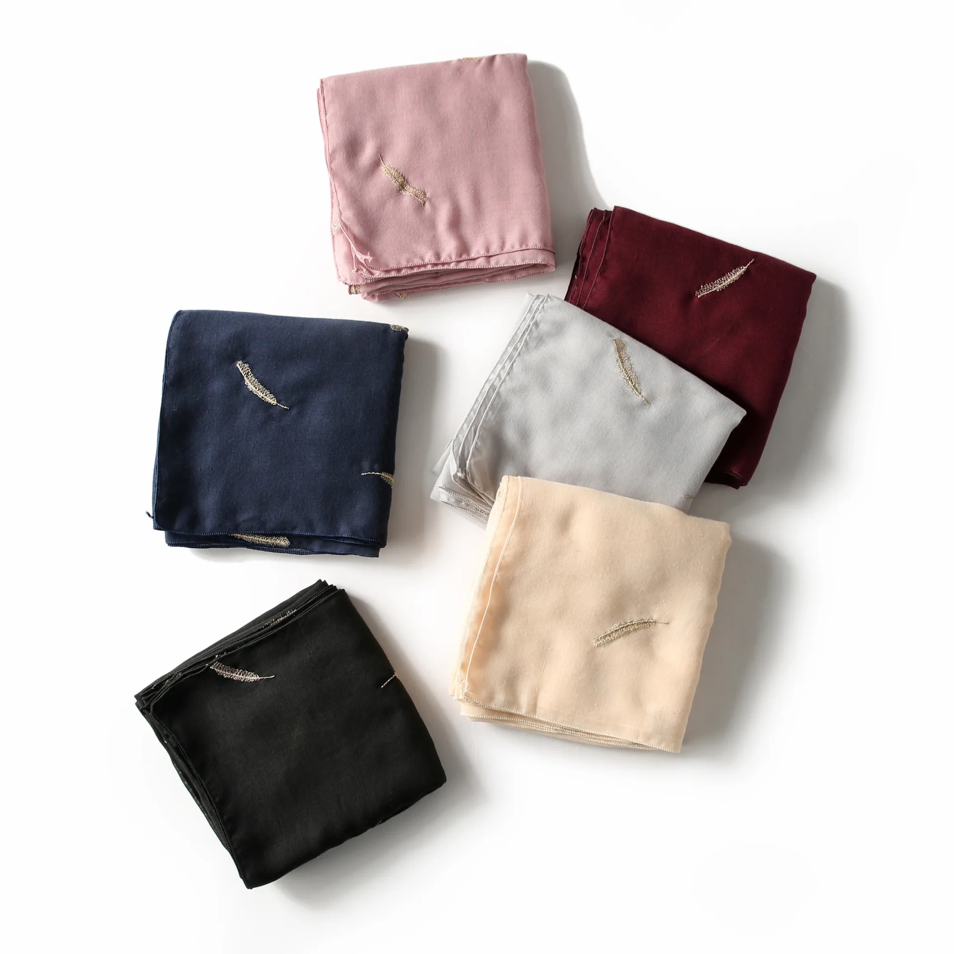 

2017 модные золотые шарфы с вышитыми перьями шали Хиджаб с люрексом Шаль Мусульманский глушитель 13 цветов Бесплатная доставка