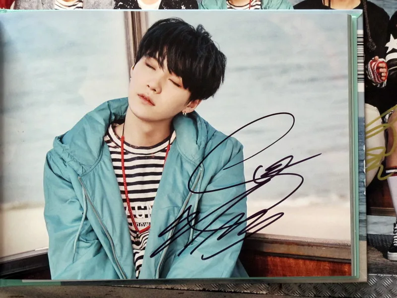 Bangtan Boys с автографом, альбом с крыльями, вы никогда не ходите в одиночке, CD+ фотокнига, Корейская версия 02